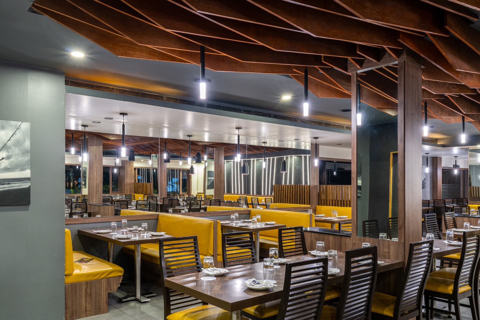 CREAM CENTRE interior view 3