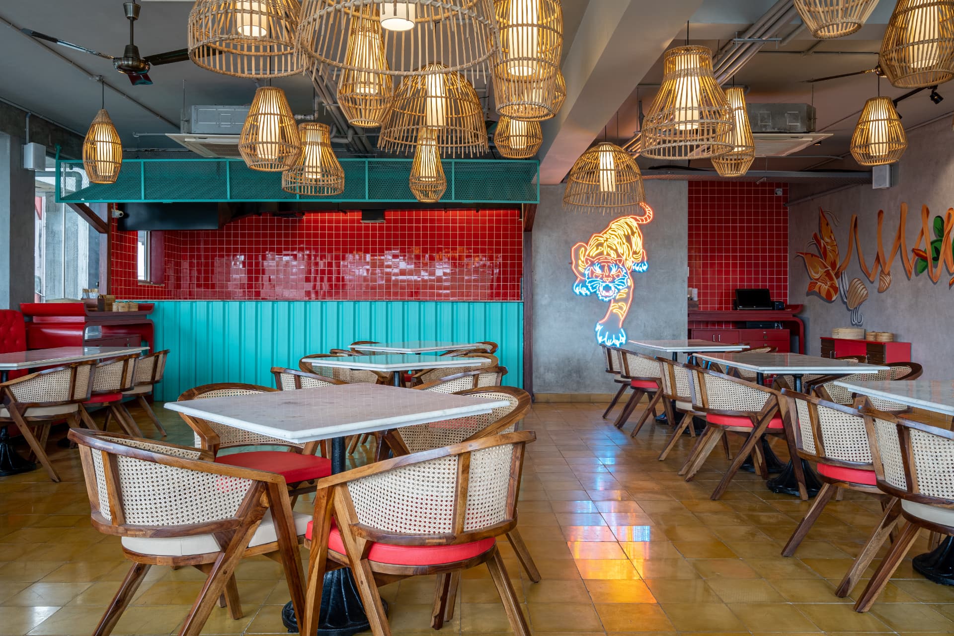 LITTLE SOI interior view 6